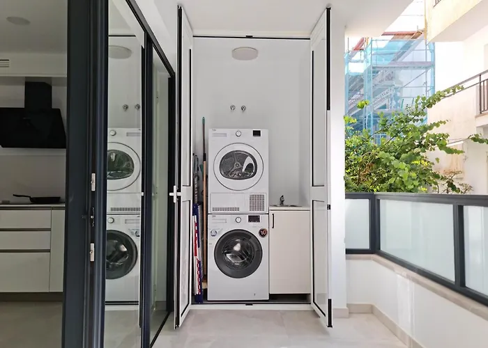 Brand New Exclusive Apartment, 100 Meter From The Апартаменты Фуэнхирола